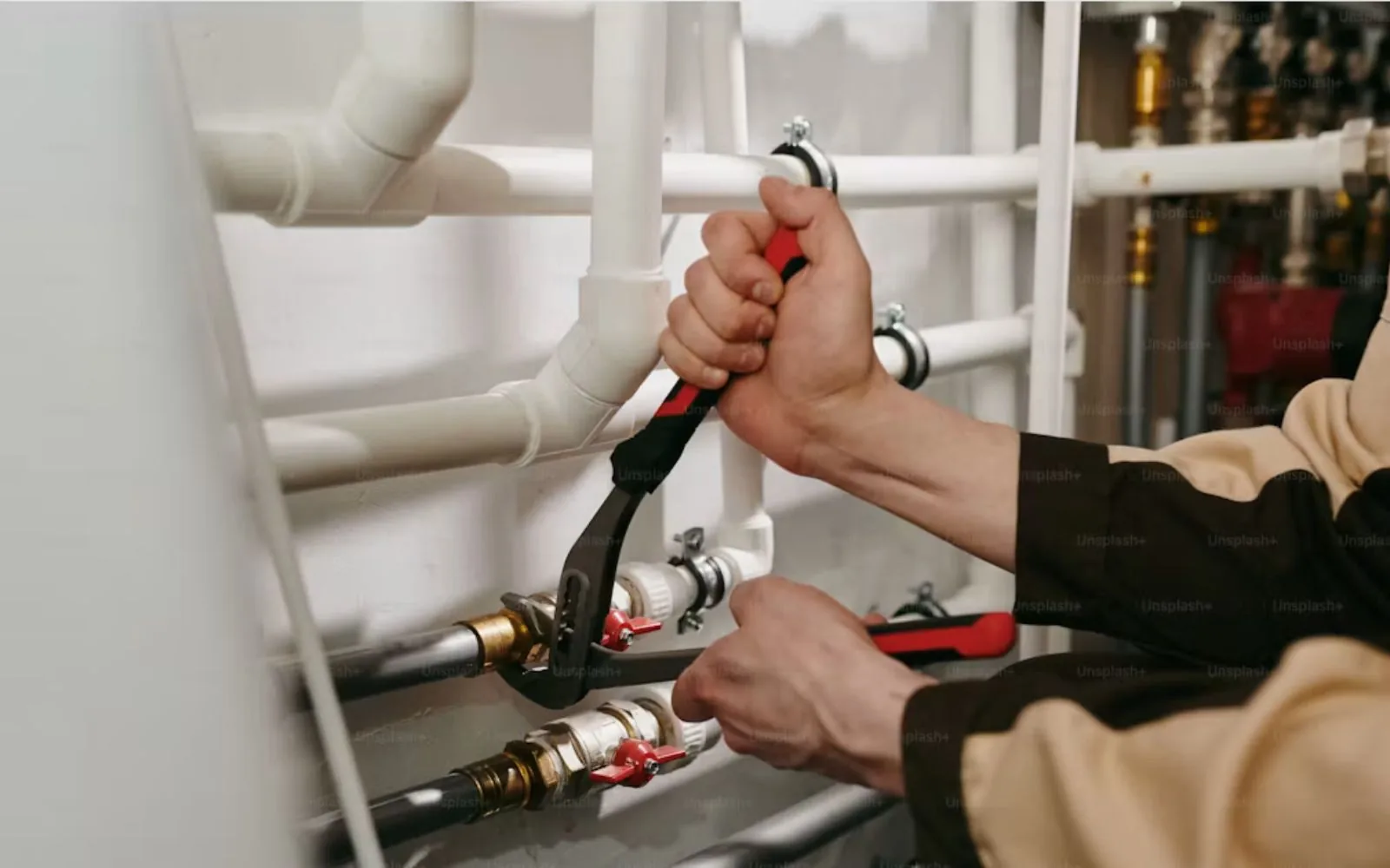 Burst Pipe Repair service by a licensed plumber in Pasadena, TX