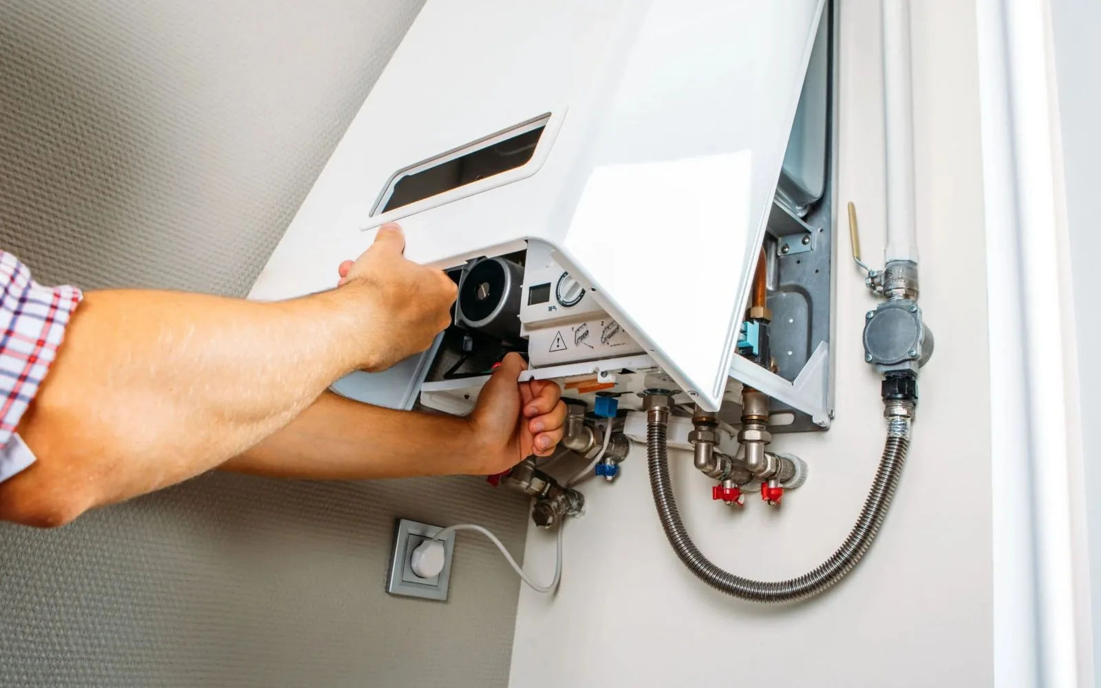 Tankless Water Heater Service by a licensed plumber in Pasadena, TX