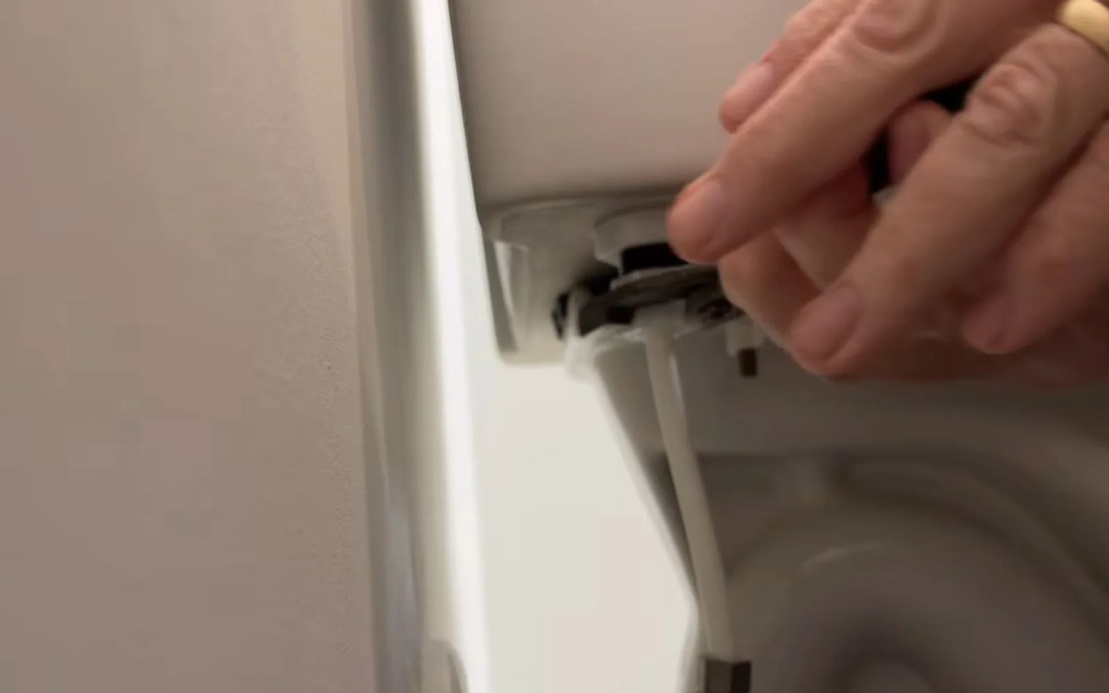 Toilet Repair & Installation by a licensed plumber in Pasadena, TX